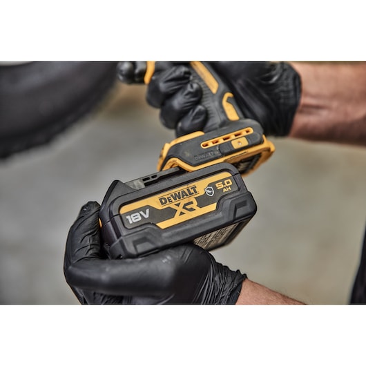 18V XR Oil-Resistant 5Ah Battery