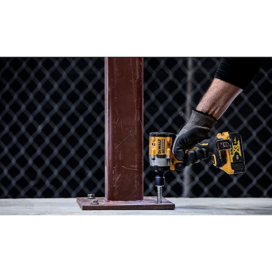 18V XR Brushless 1/2" Detent Pin Compact Impact Wrench - 2 X 5Ah Battery