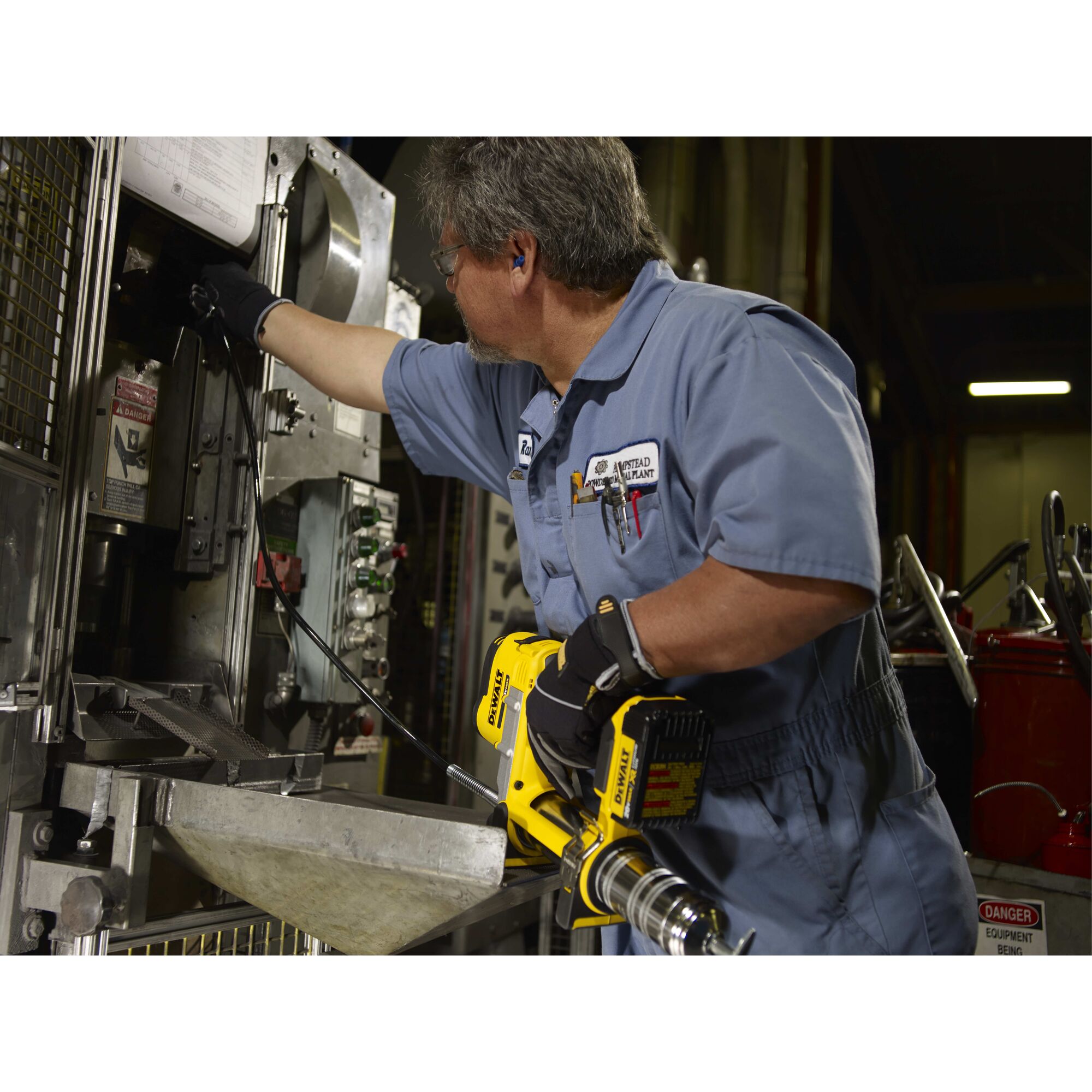 Dewalt grease gun 2025 18v