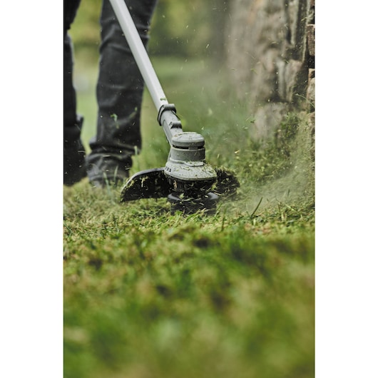 18V XR Brushless String Trimmer with Folding Shaft - 1 x 5Ah