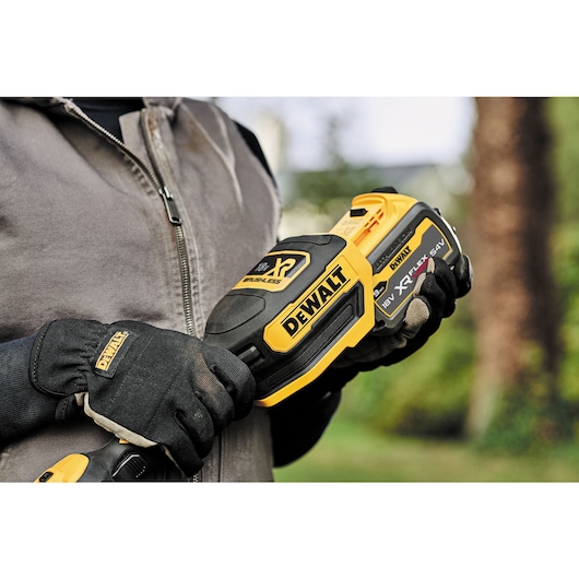 18V XR Brushless String Trimmer with Folding Shaft - 1 x 5Ah
