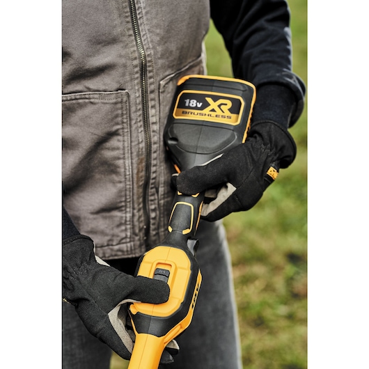 18V XR Brushless String Trimmer with Folding Shaft - 1 x 5Ah