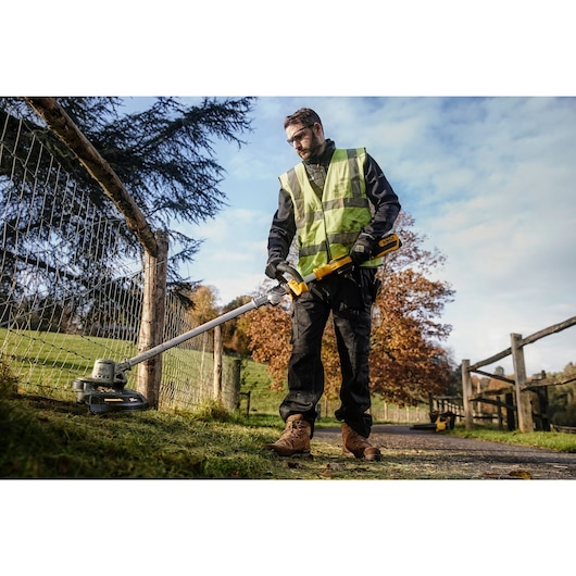 18V XR Brushless String Trimmer with Folding Shaft - 1 x 5Ah