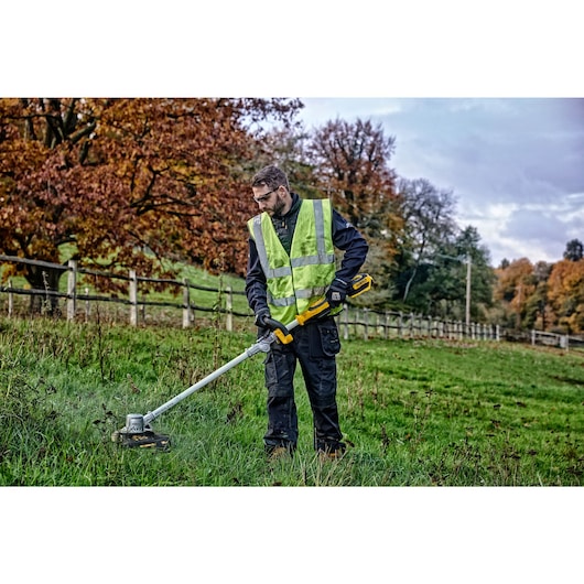 18V XR Brushless String Trimmer with Folding Shaft - 1 x 5Ah