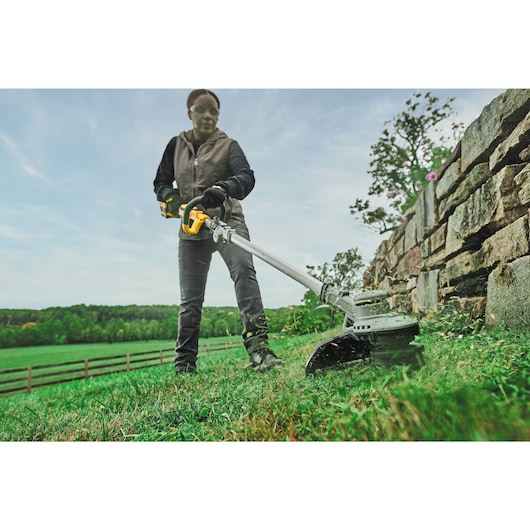18V XR Brushless String Trimmer with Folding Shaft - 1 x 5Ah