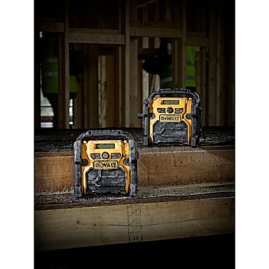 18V XR Compact FM AM Radio