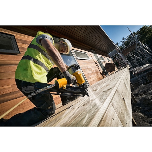 Pneumatic 33º Angled Magazine Framing Nailer