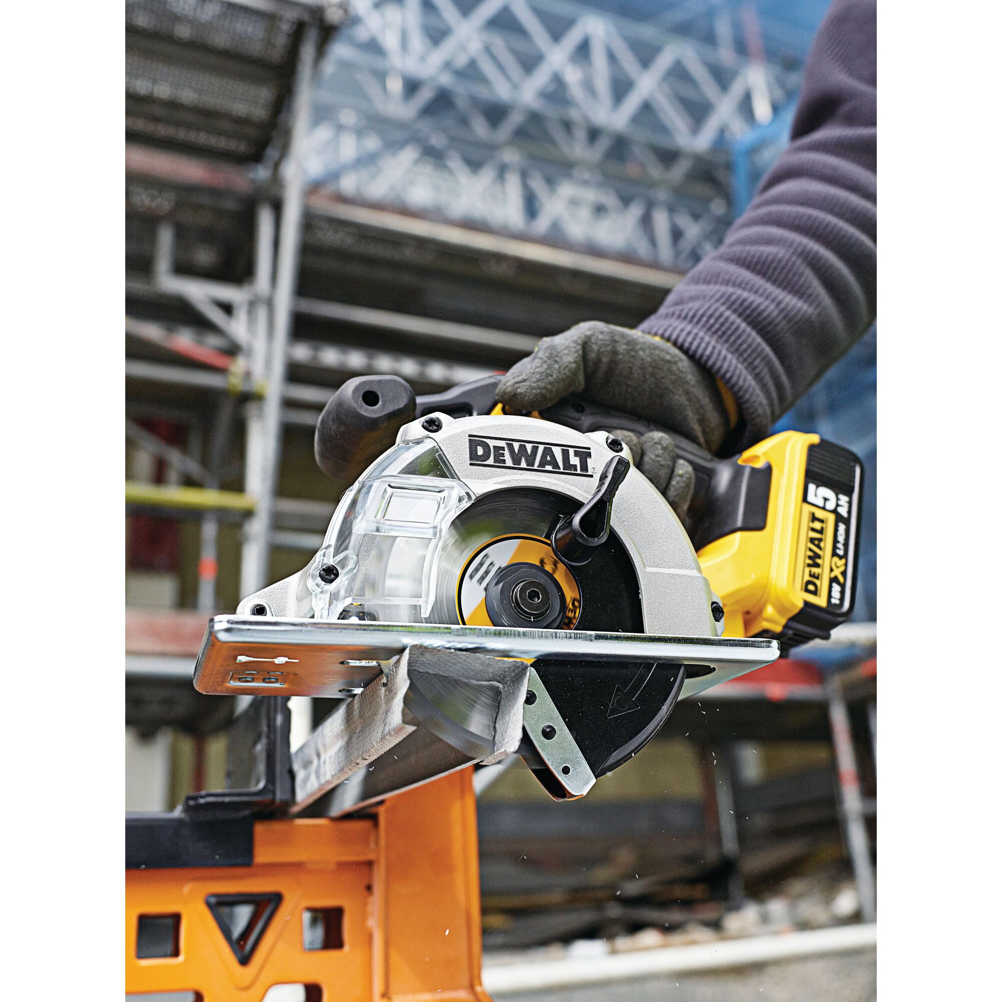Dewalt 140mm metal cutting blade clearance