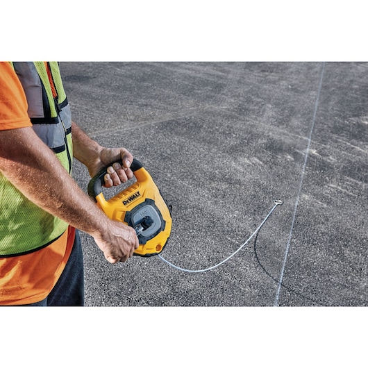 2 to 1 and ratio gear for rapid line retraction feature of 150 feet Large Capacity Chalk Reel.